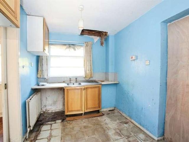 House for sale in Tonyrefail, Coedely