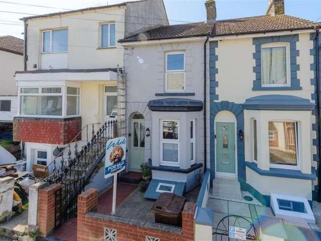 House for sale in Brompton, Gillingham