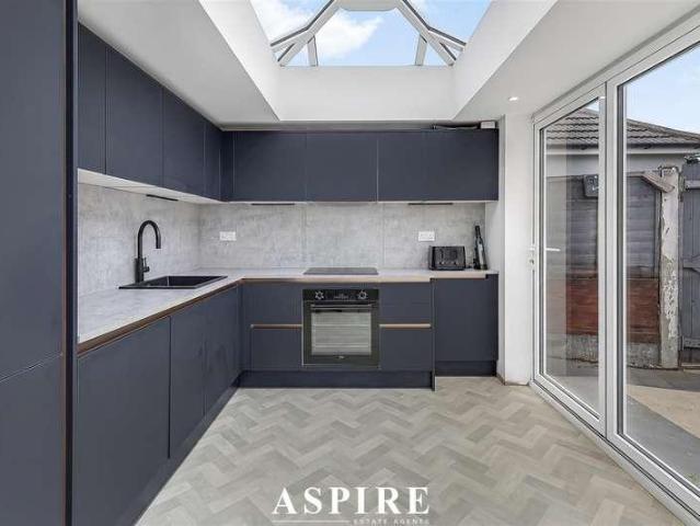 House for sale in Stroud Green, Rochford