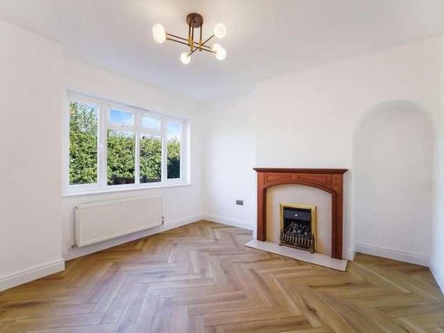 House for sale in Stoneleigh, Ewell