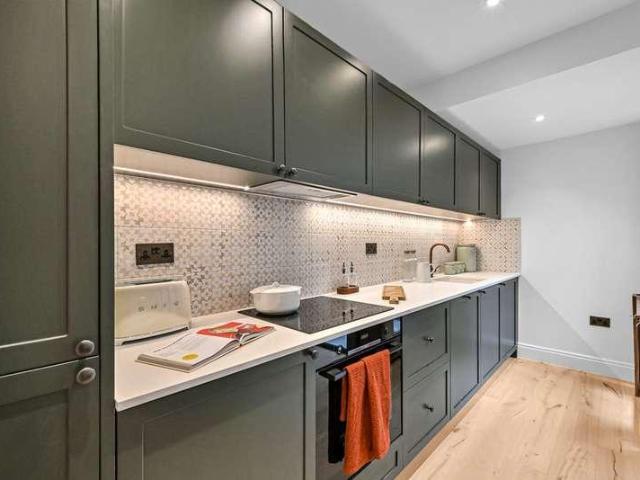 House for sale in Bromley-by-Bow, Poplar Grove