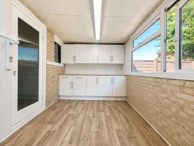 House for sale in Spring Park, Luton