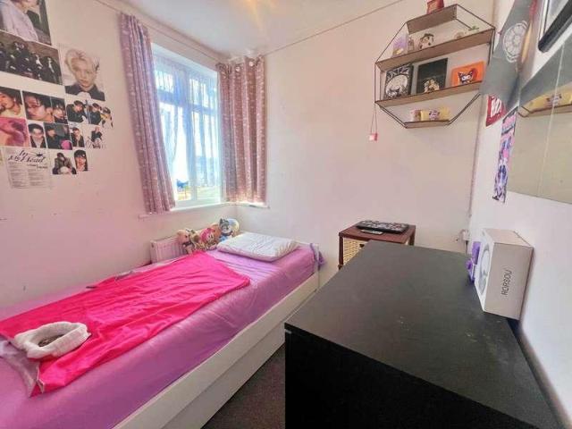 House for sale in London Borough of Ealing, Greenford