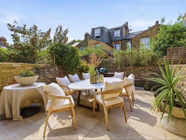 House for sale in Clapham Junction, Greater London