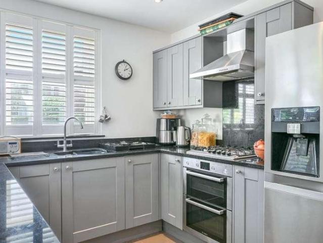 House for sale in Woodcote, Epsom