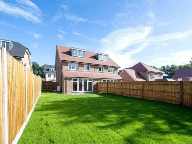 House for sale in Martin's Heron, Winkfield