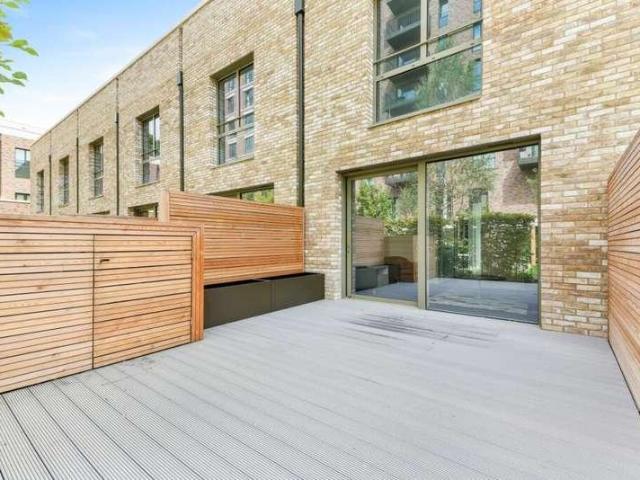 House for sale in Walworth, Greater London