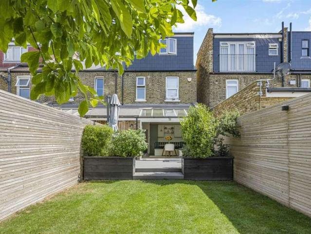 House for sale in London Borough of Merton, Raynes Park