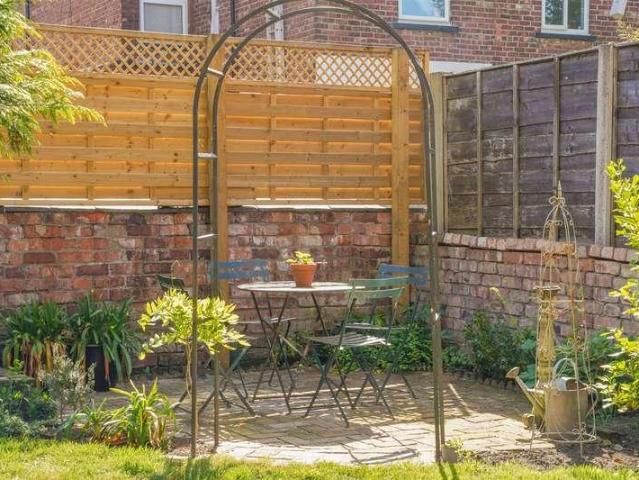 House for sale in Georgia, Greater Manchester
