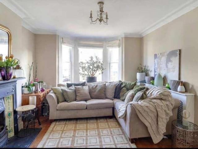 House for sale in Chatterton Village, Greater London