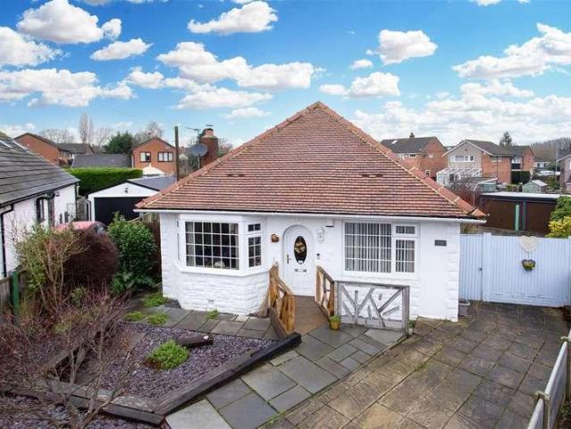 House for sale in Scholes, West Yorkshire