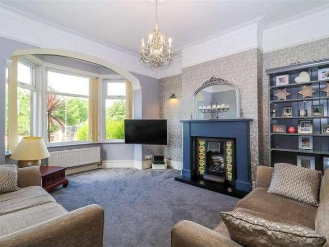 House for sale in Belle Isle, West Yorkshire