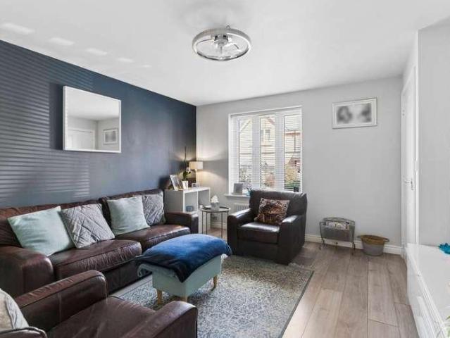 House for sale in Castlemead, Pitstone