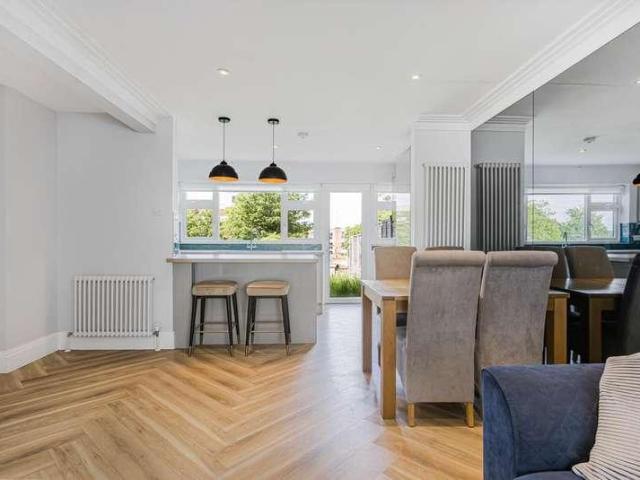 House for sale in Hertford, Colliers End