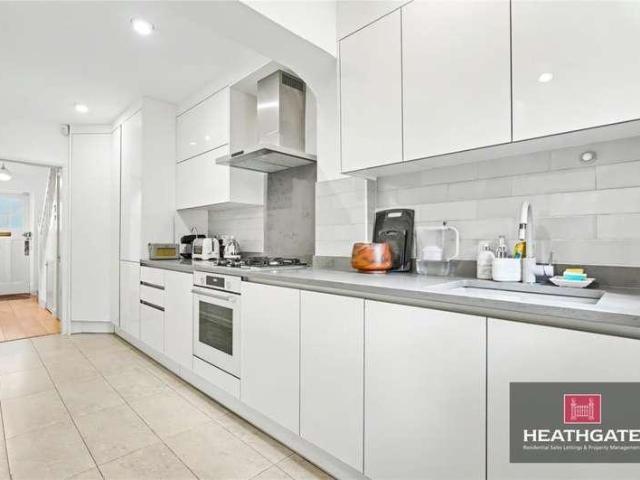 House for sale in Temple Fortune, Greater London