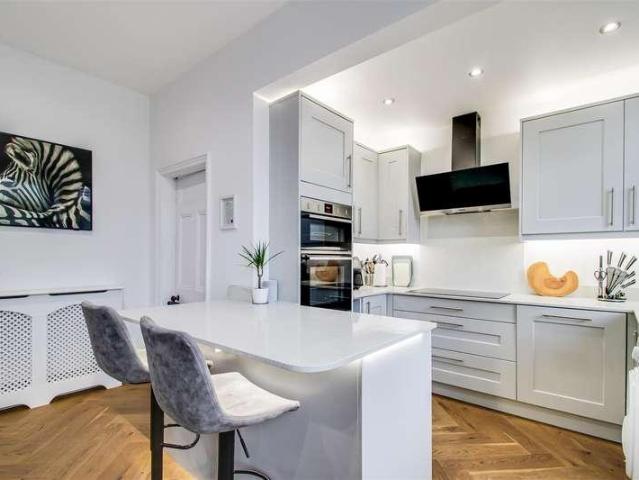 House for sale in Wrenthorpe, West Yorkshire