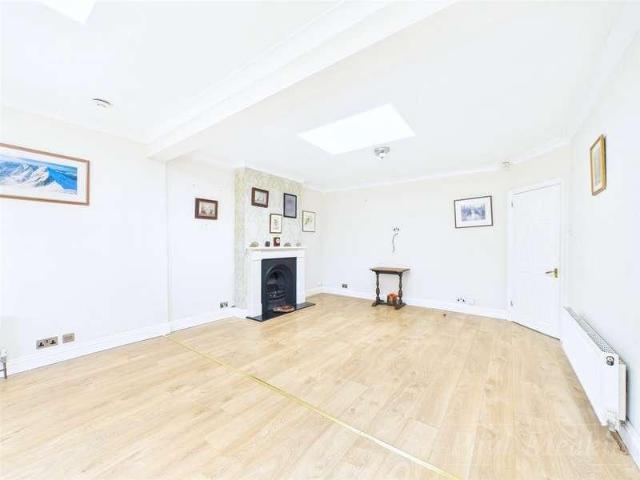 House for sale in London Borough of Croydon, Kenley