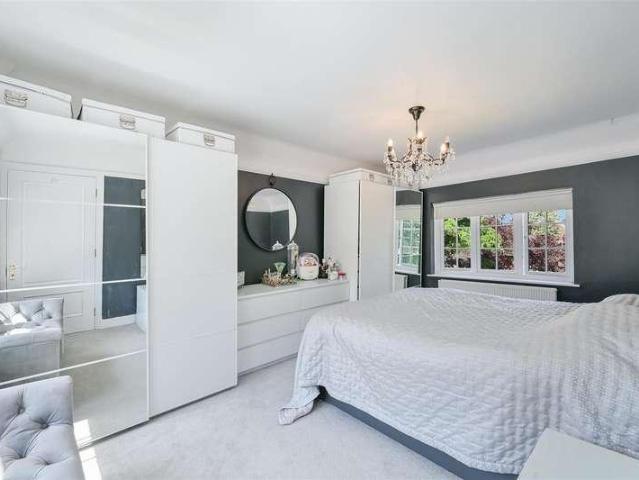 House for sale in Nork, Red Hill