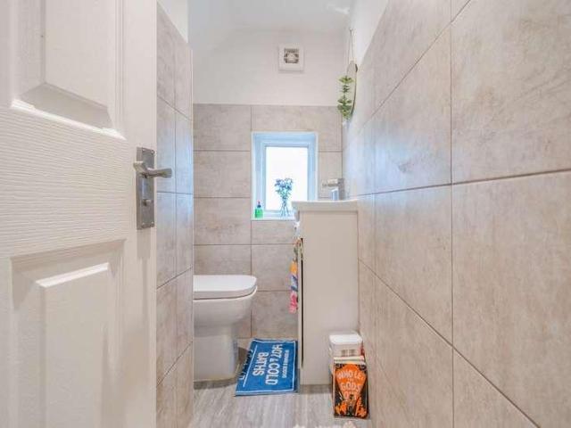 House for sale in Shreding Green, Iver