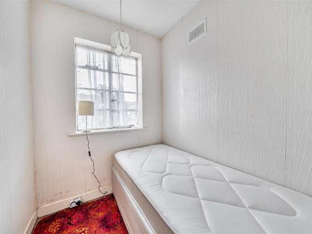 House for sale in Broadfields, Greater London