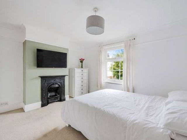 House for sale in Hillview, Surrey