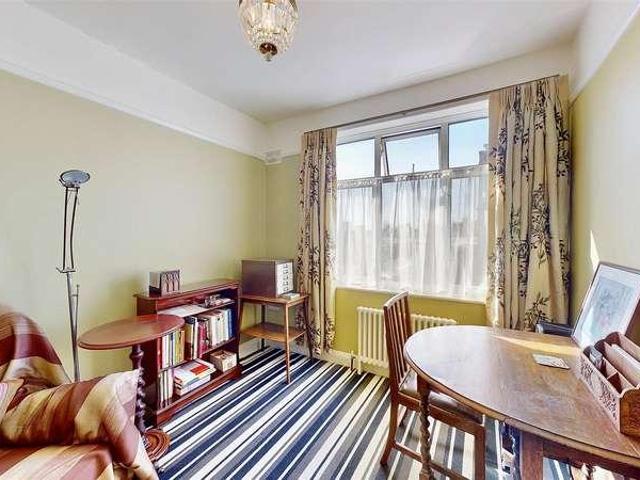 House for sale in Isleworth, Spring Grove