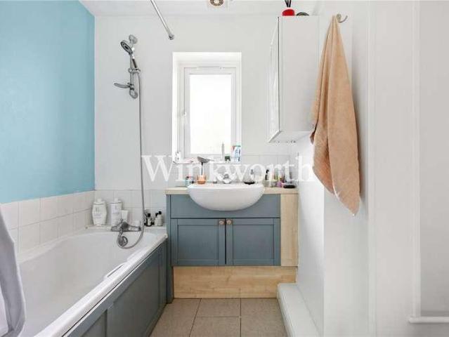 House for sale in Brownswood Park, Stoke Newington