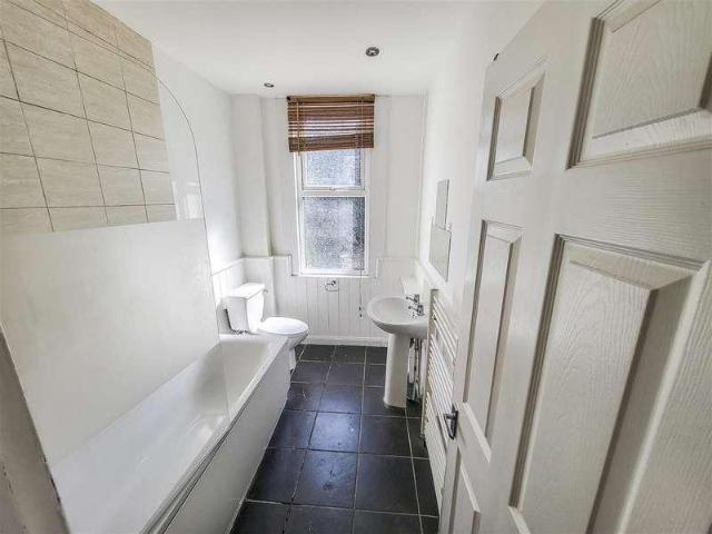 House for sale in Southend City Centre Neighbourhood, Alton Barnes