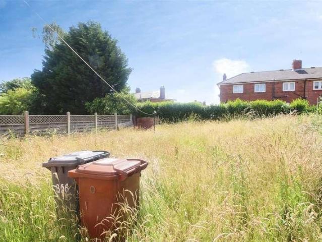 House for sale in Hollin Park, West Yorkshire