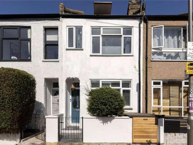 House for sale in Earlsfield, Greater London