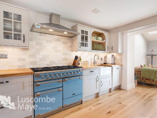 House for sale in Follaton, Strode