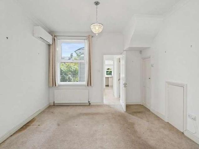 House for sale in North Finchley, Greater London