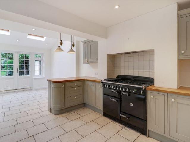 House for sale in Heol-las, Surrey