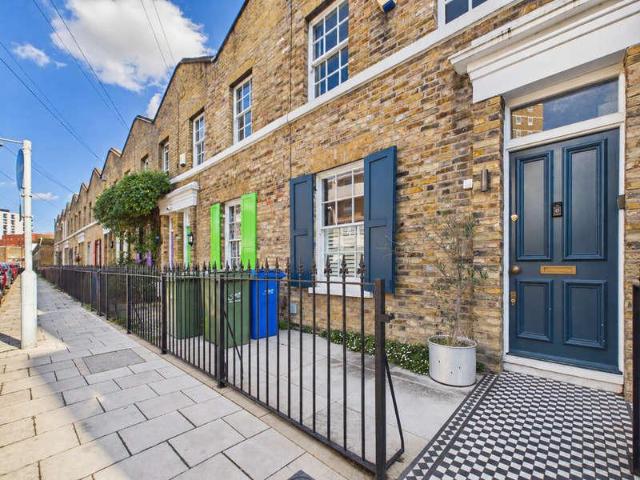 House for sale in Bermondsey Village, Greater London