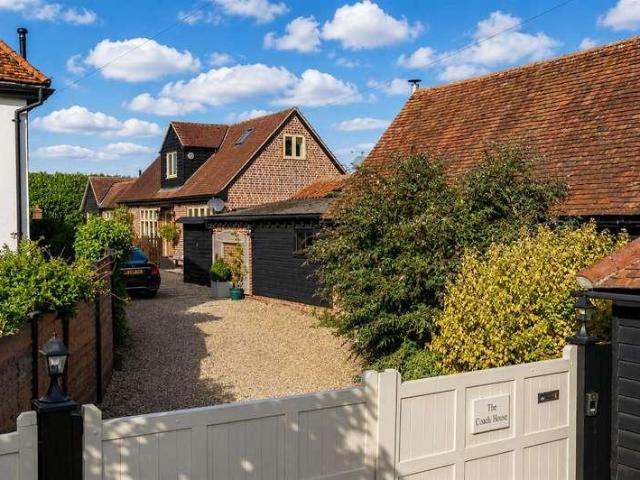 House for sale in Coopersale Street, Epping
