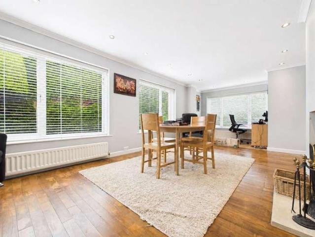 House for sale in The Triangle, Reading
