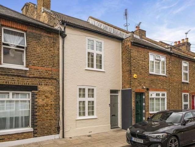 House for sale in London Borough of Ealing, Greater London