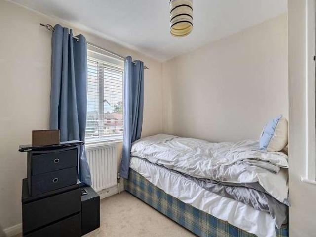 House for sale in Woodley