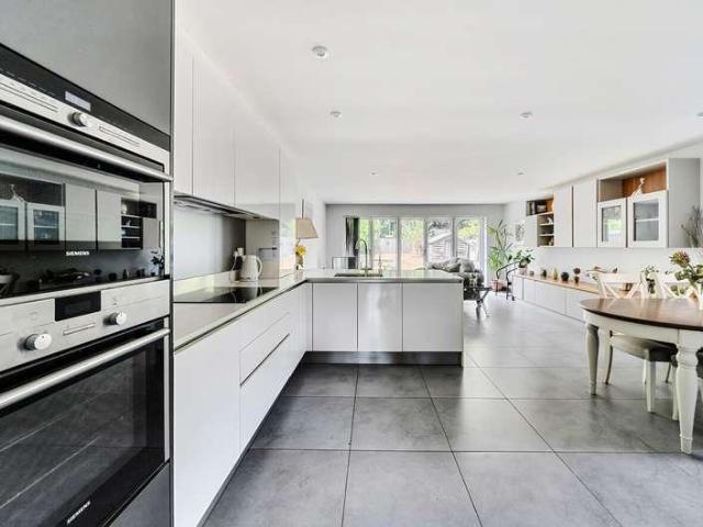 House for sale in Martin's Heron, Winkfield