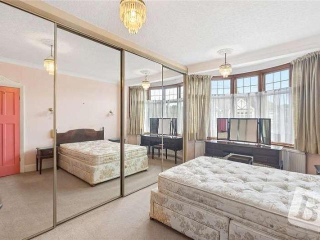 House for sale in Upminster Bridge, Greater London