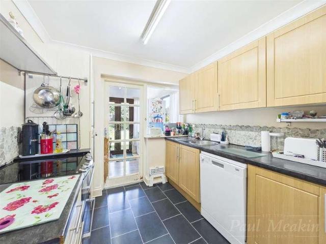 House for sale in London Borough of Croydon, Forestdale