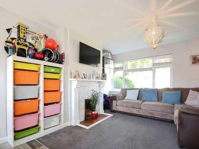 House for sale in Woodley