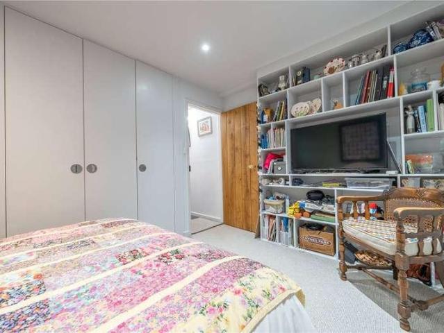 House for sale in Lupton