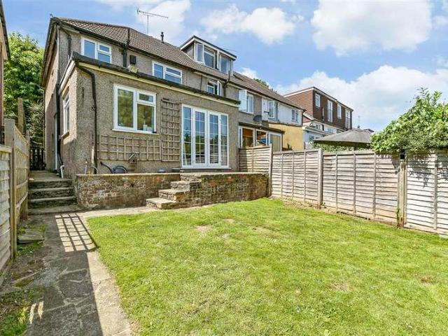 House for sale in Caterham on the Hill, Hillview