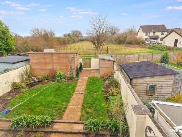 House for sale in Broadsands
