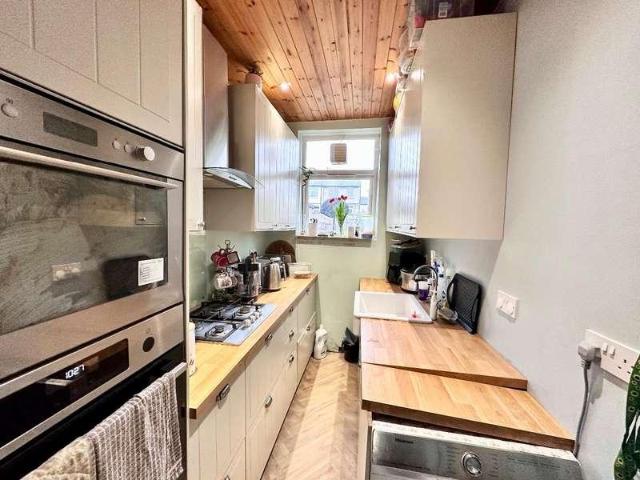House for sale in Almondbury, West Yorkshire