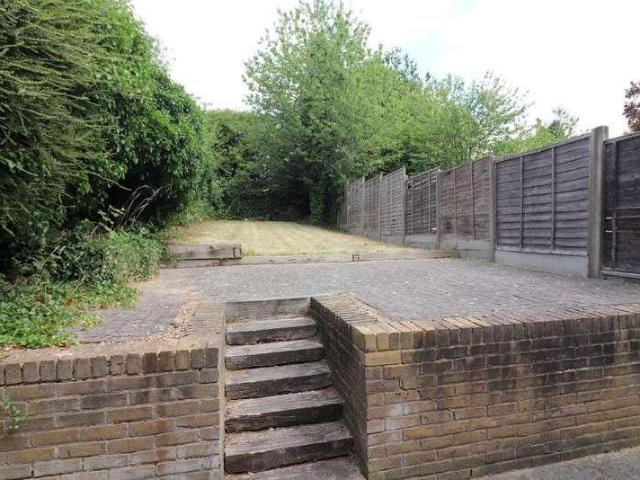 House for sale in Spring Park, Luton