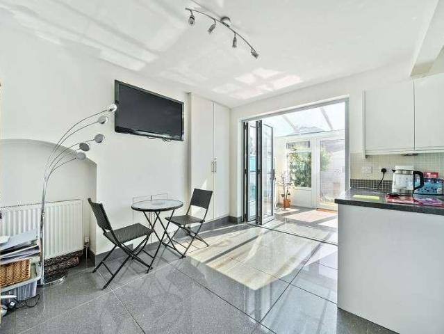House for sale in Chessington, Hook