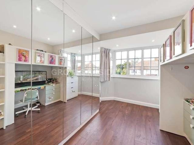 House for sale in Royal Borough of Kingston upon Thames, Greater London