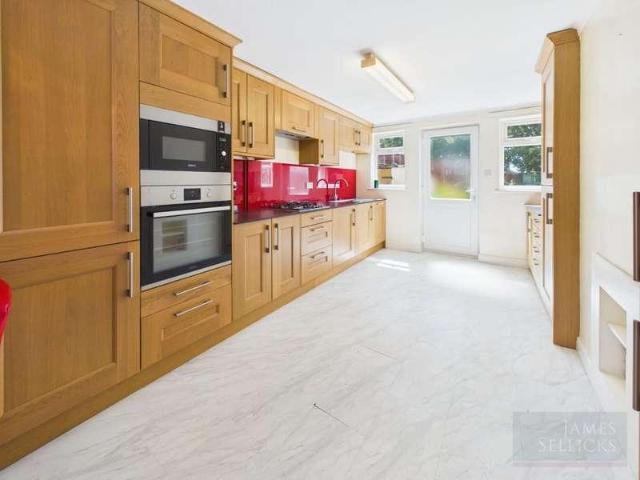 House for sale in Elmfield, Leicestershire